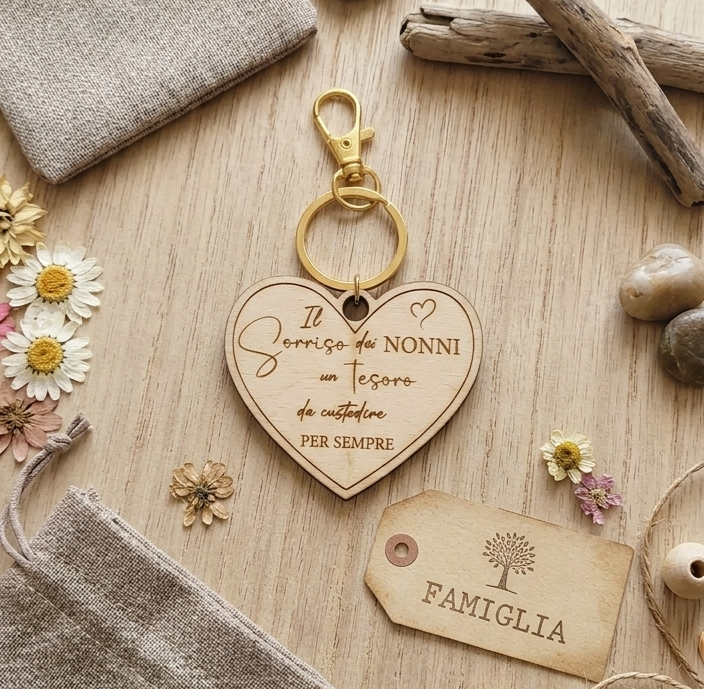 Portachiavi a cuore legno inciso